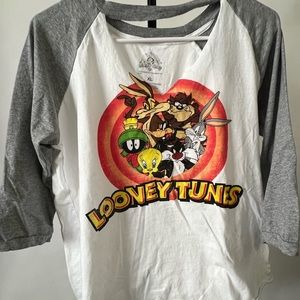Warner Bros Women’s size XL Looney Tune raglan T-shirt
